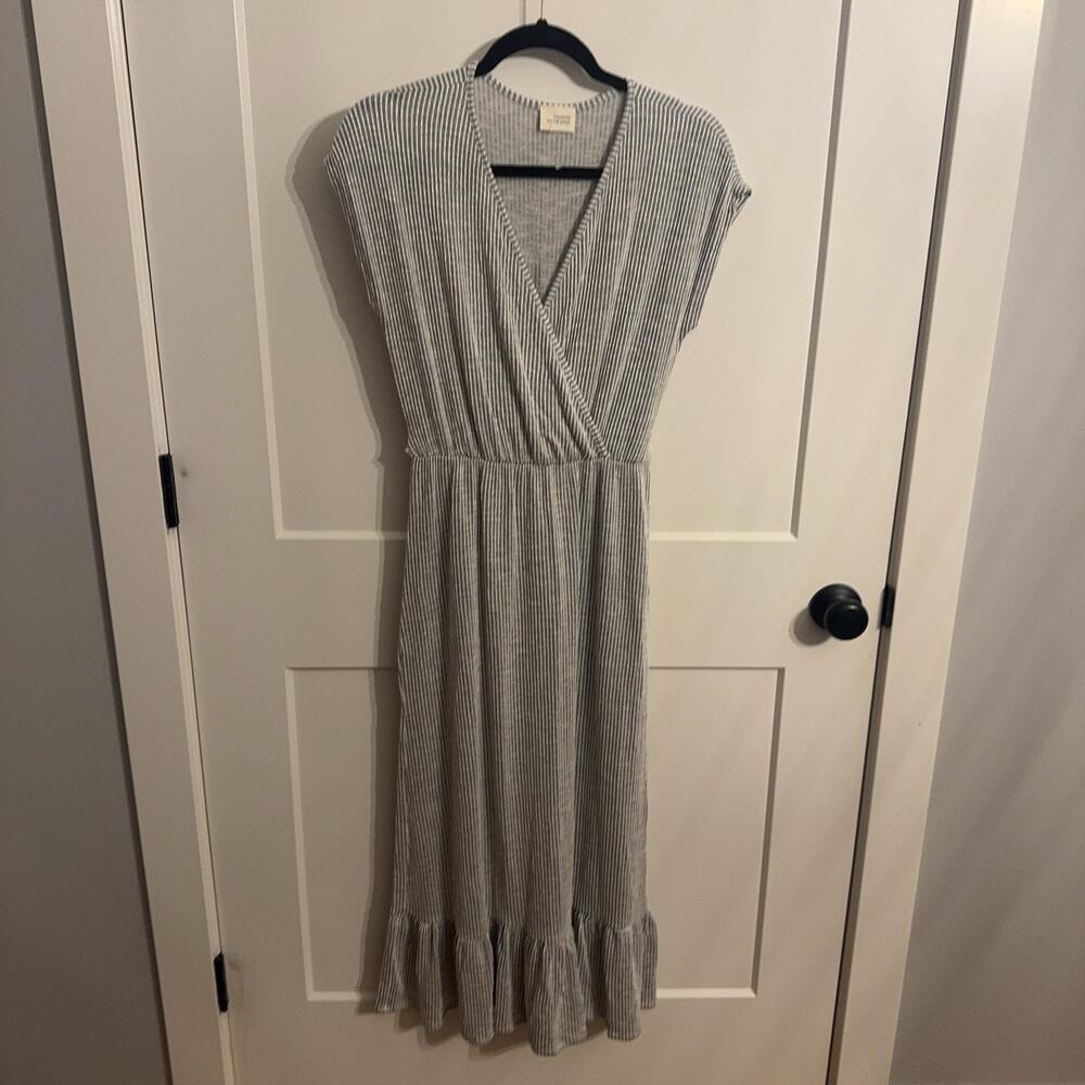Caution To The Wind Dress Sz M Gray Striped Wrap Ruffle Hem Midi Sundress Vaca